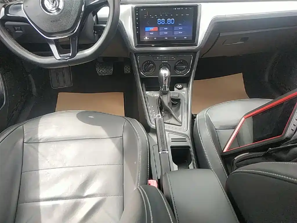Volkswagen Lavida 2015 1.6L Automatic Comfort Edition фото 14