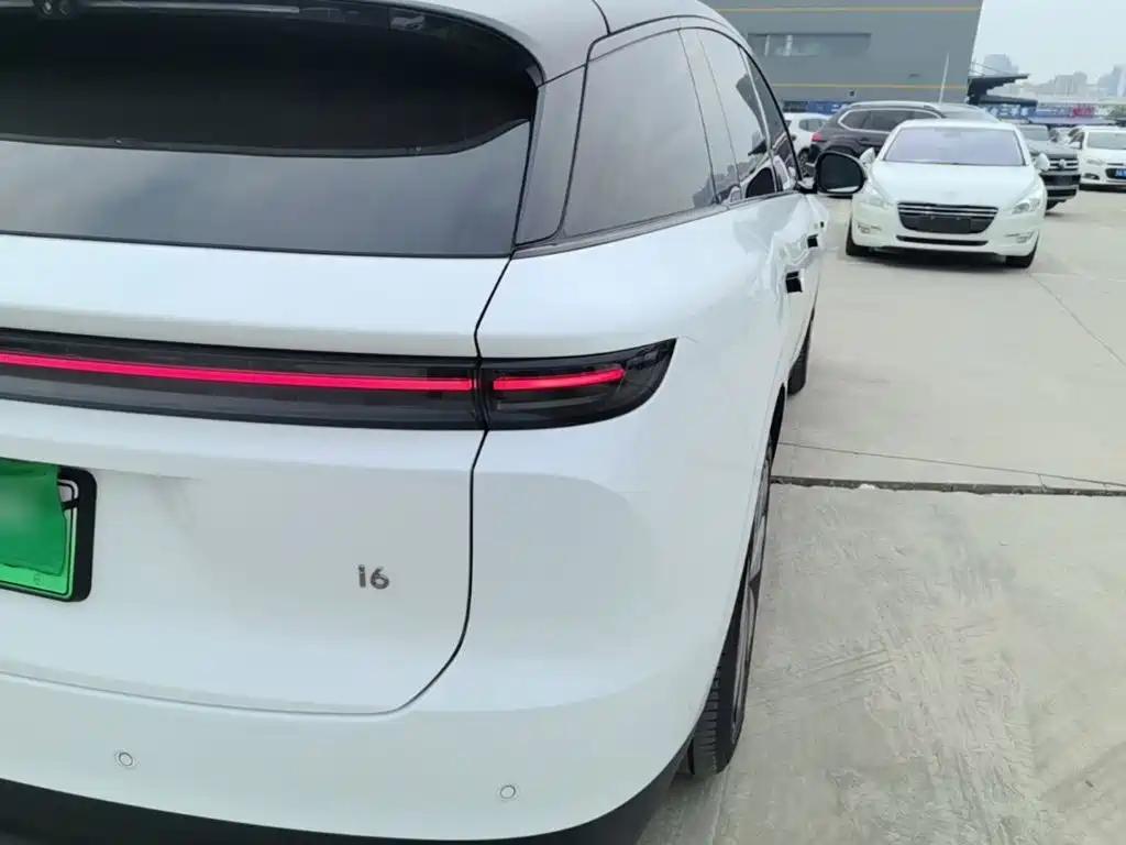 Фото 8 - Li Auto i6