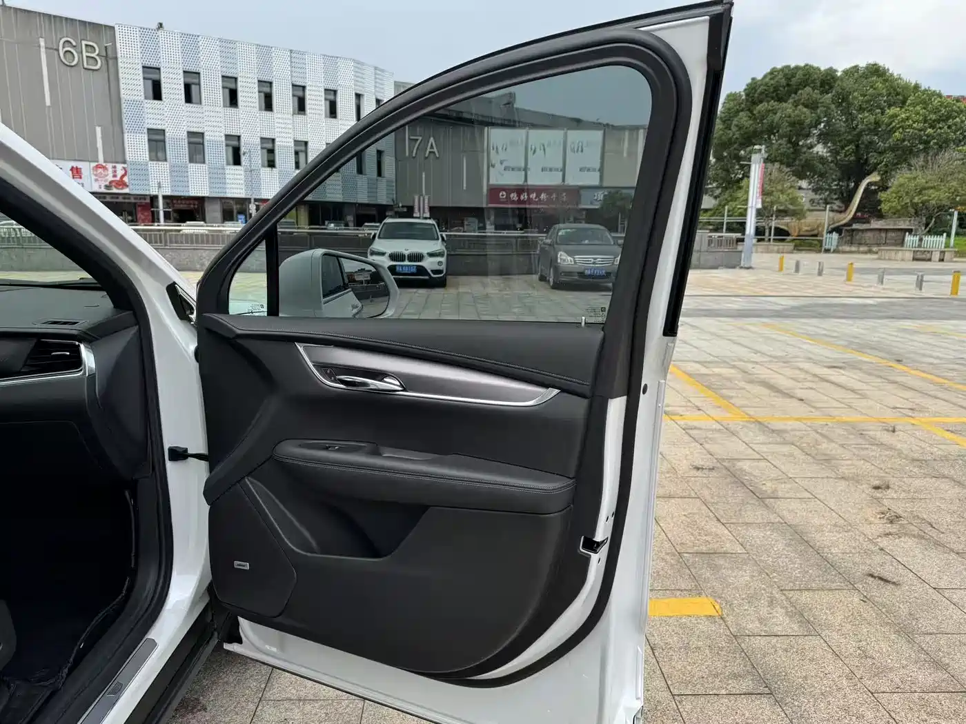 Photo 31 - Cadillac XT6