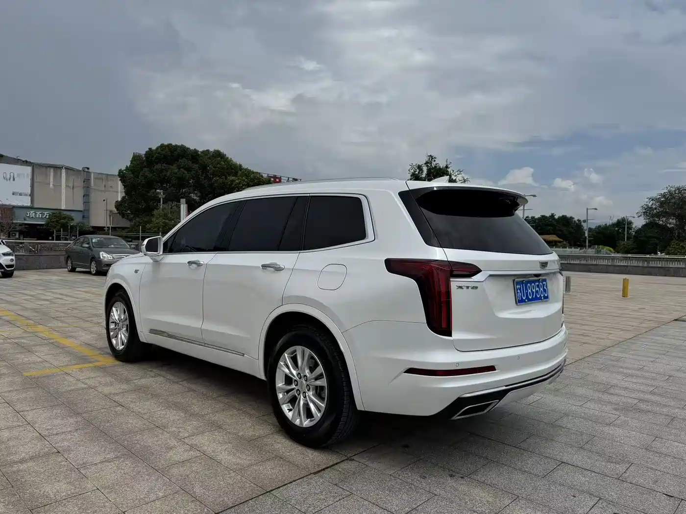 Photo 6 - Cadillac XT6
