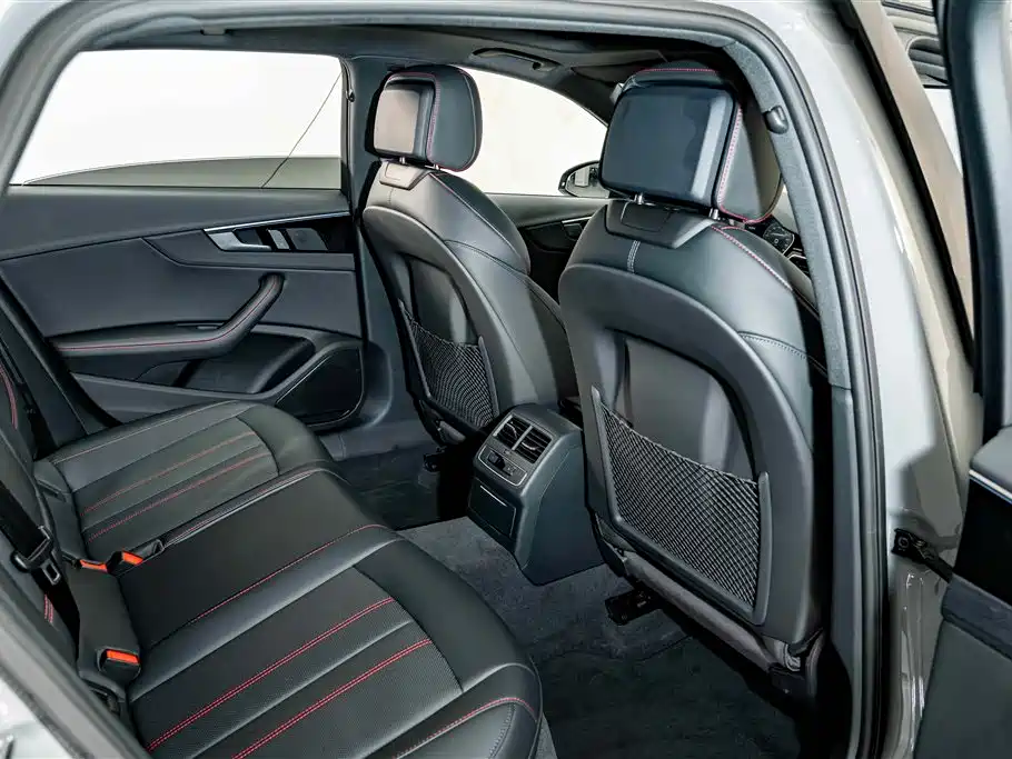 Фото 22 - Audi A4L