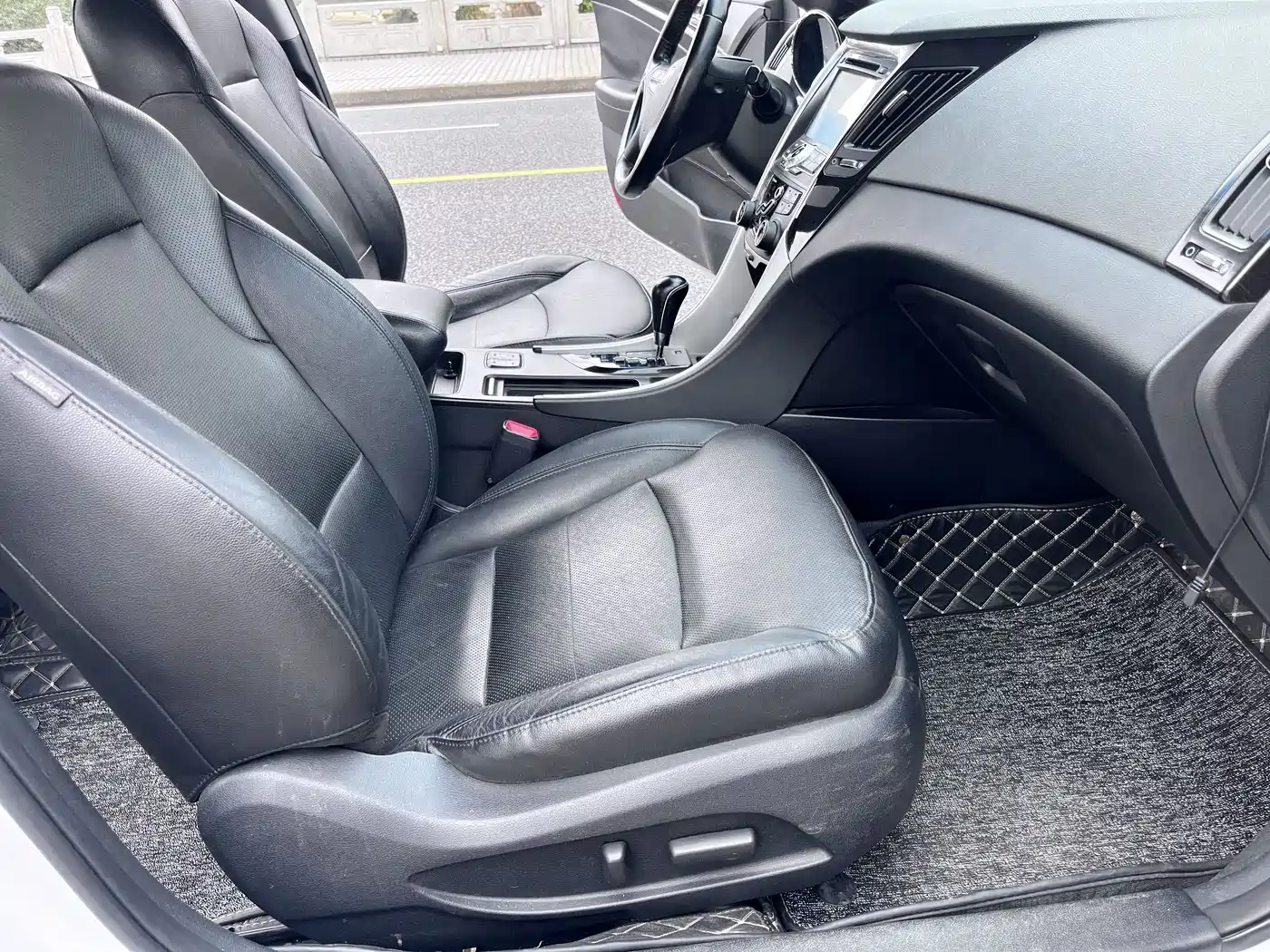 Hyundai Sonata 2013 2.0L Automatic Luxury Edition фото 16