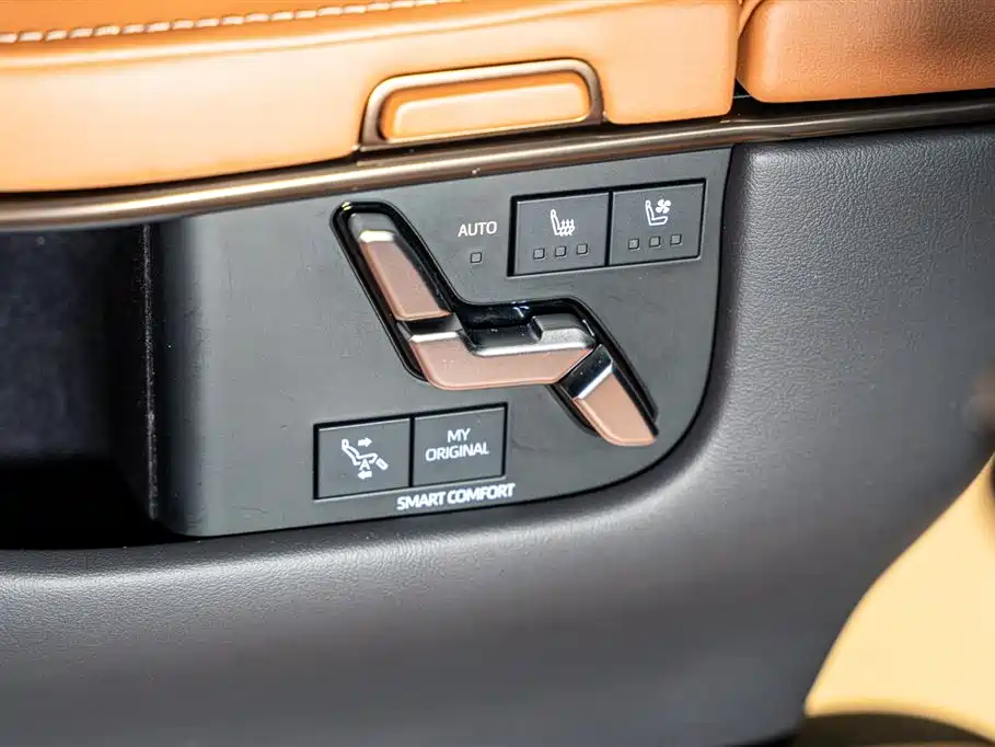 Toyota Vellfire 2024 Crown Hybrid 2.5L Executive Premium Edition фото 16