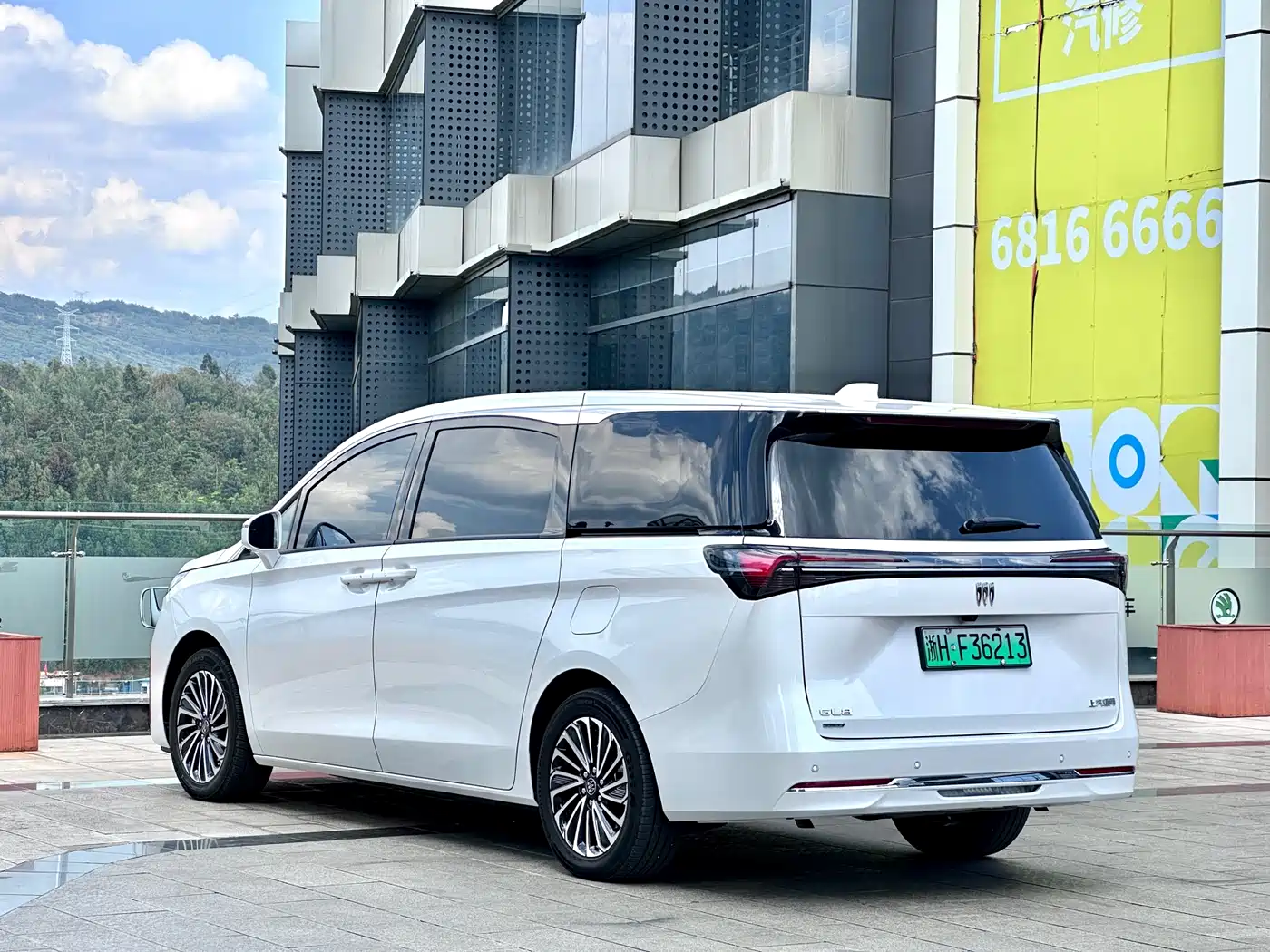 Buick GL8 New Energy 2025 Land Honor Premium Edition 7-Seater фото 18
