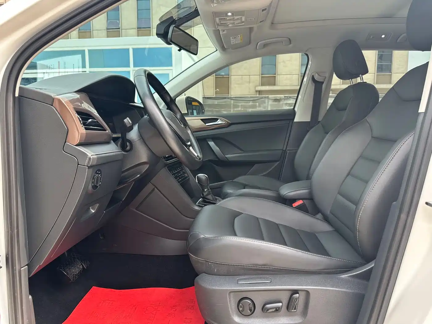 Volkswagen Tharu 2022 280TSI FWD Luxury Edition фото 6