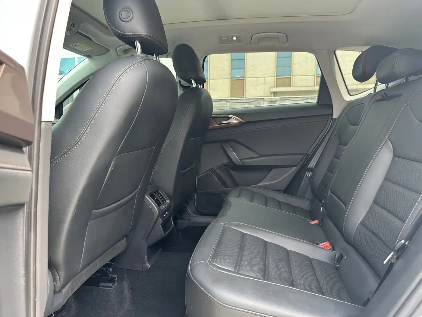 Volkswagen Tharu 2022 280TSI FWD Luxury Edition фото 7