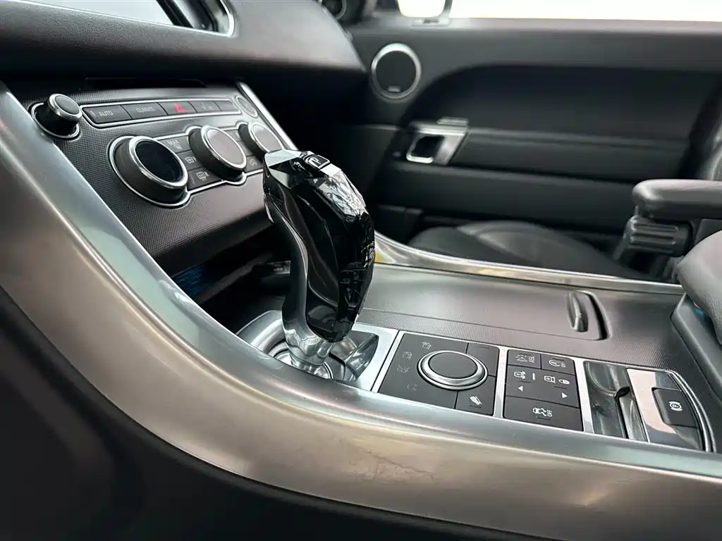 Land Rover Range Rover Sport 2016 Model 3.0 SC V6 HSE DYNAMIC фото 15