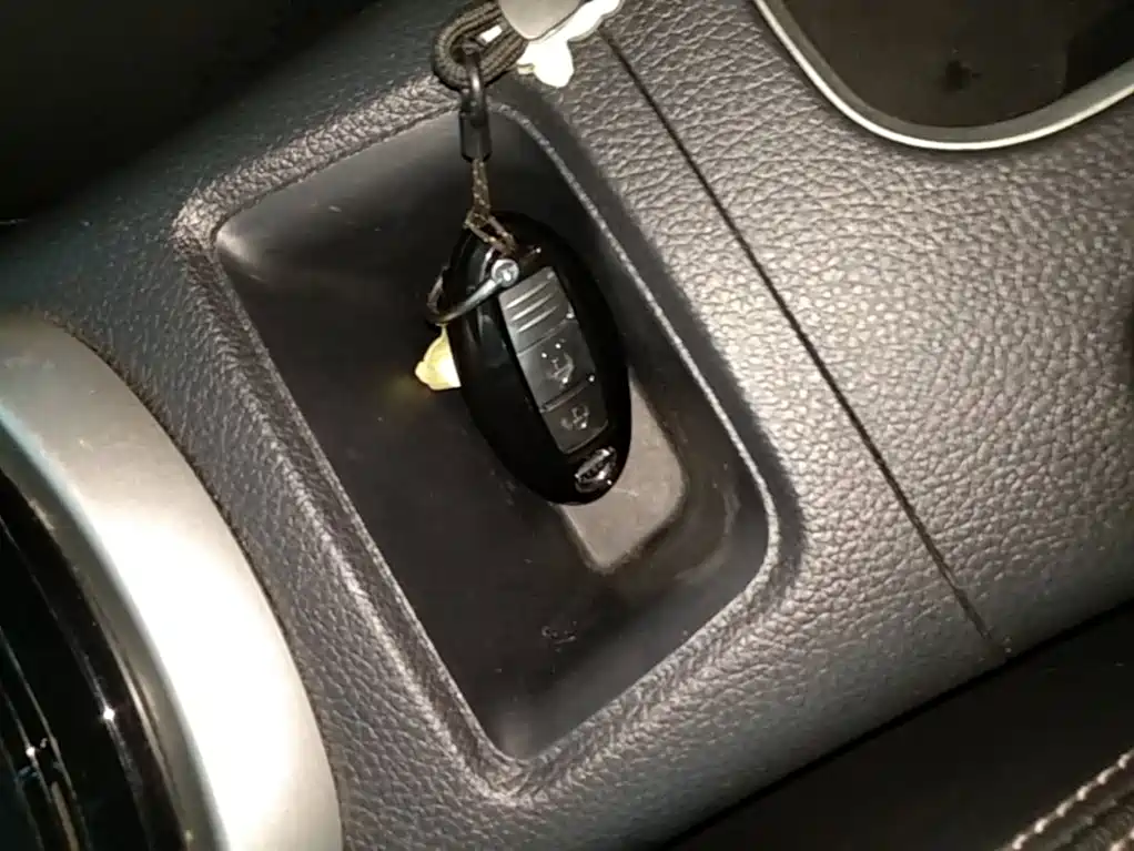 Фото 9 - Nissan Tiida