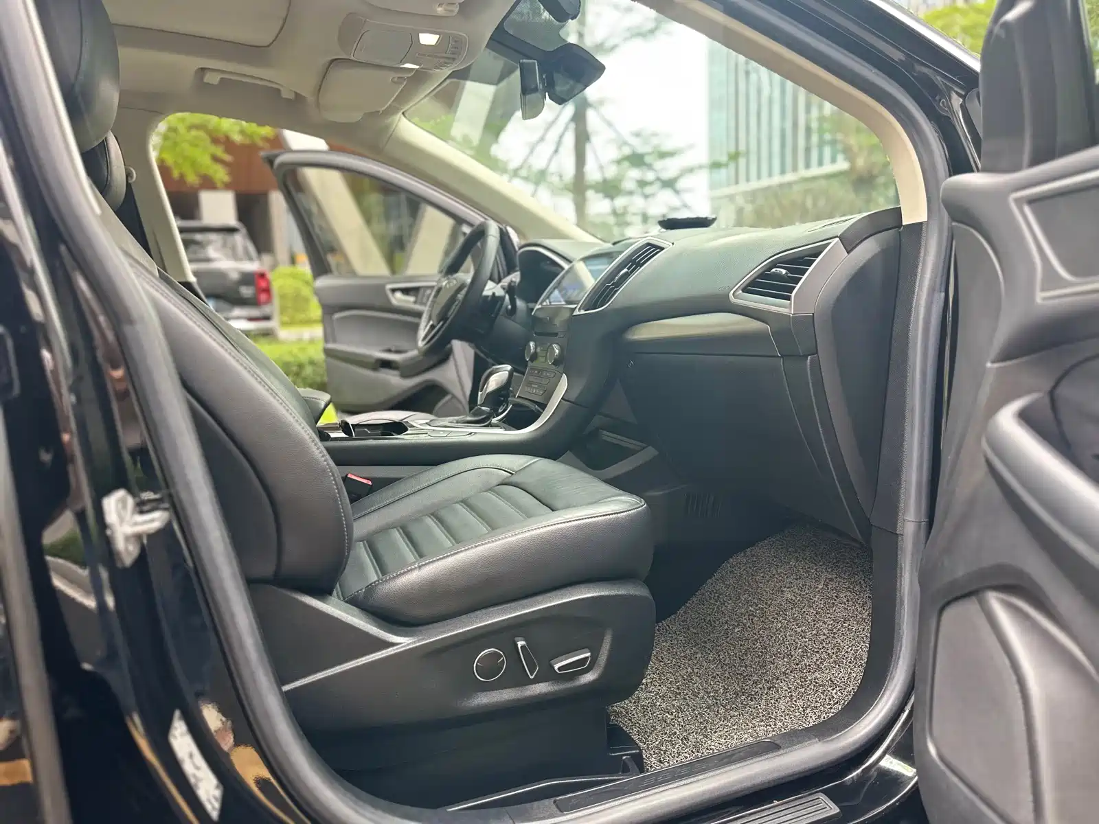 Фото 9 - Ford Edge