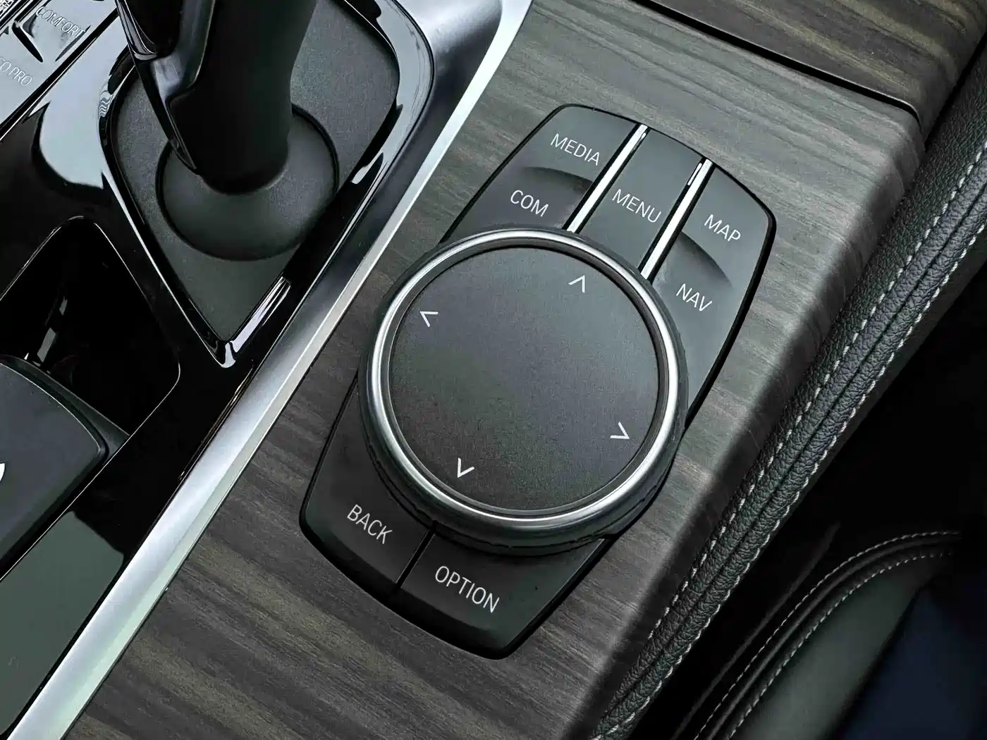BMW 5 Series New Energy 2019 530Le Luxury Package фото 11