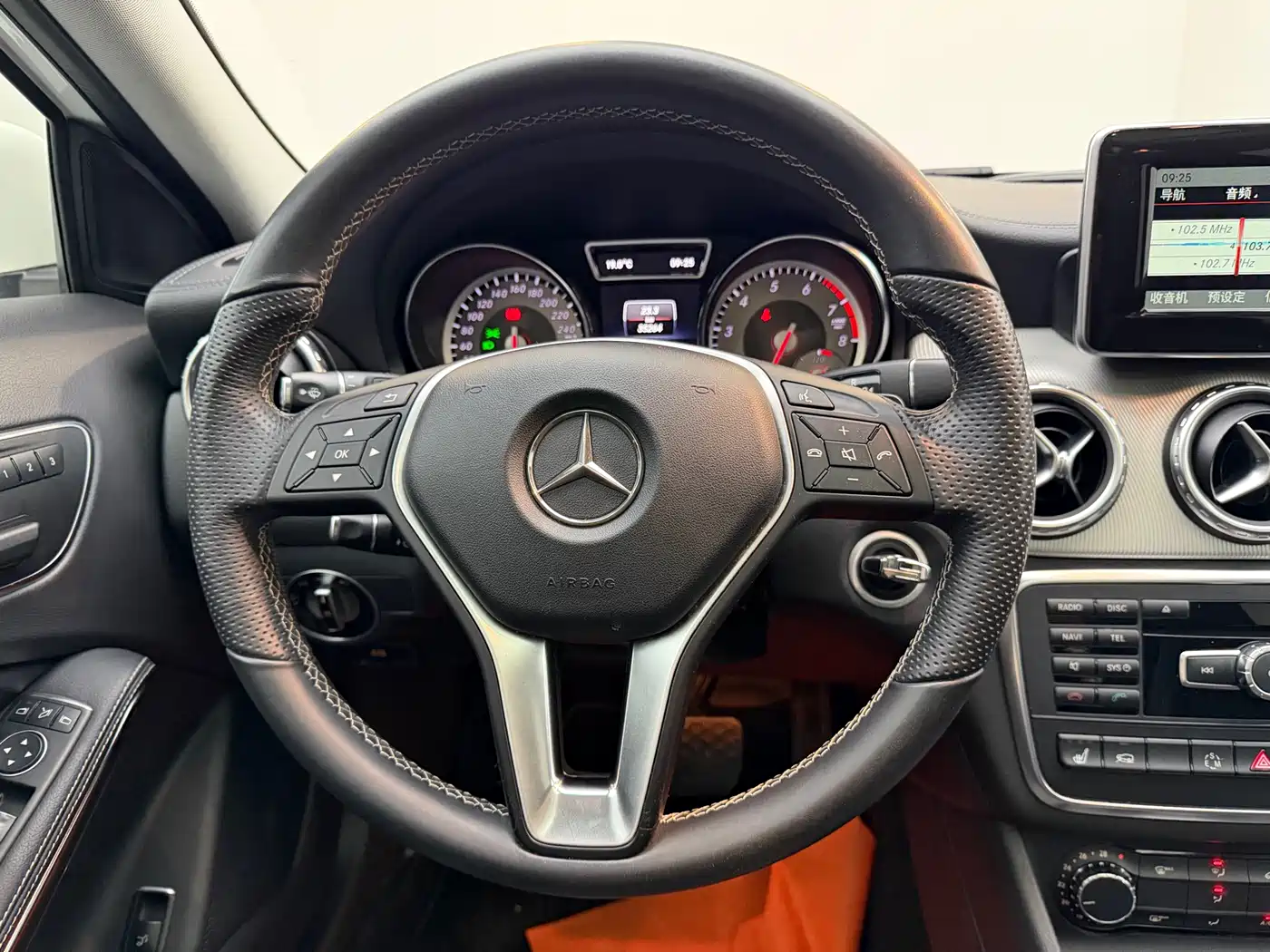 Mercedes-Benz GLA 2015 GLA 220 4MATIC Luxury фото 13