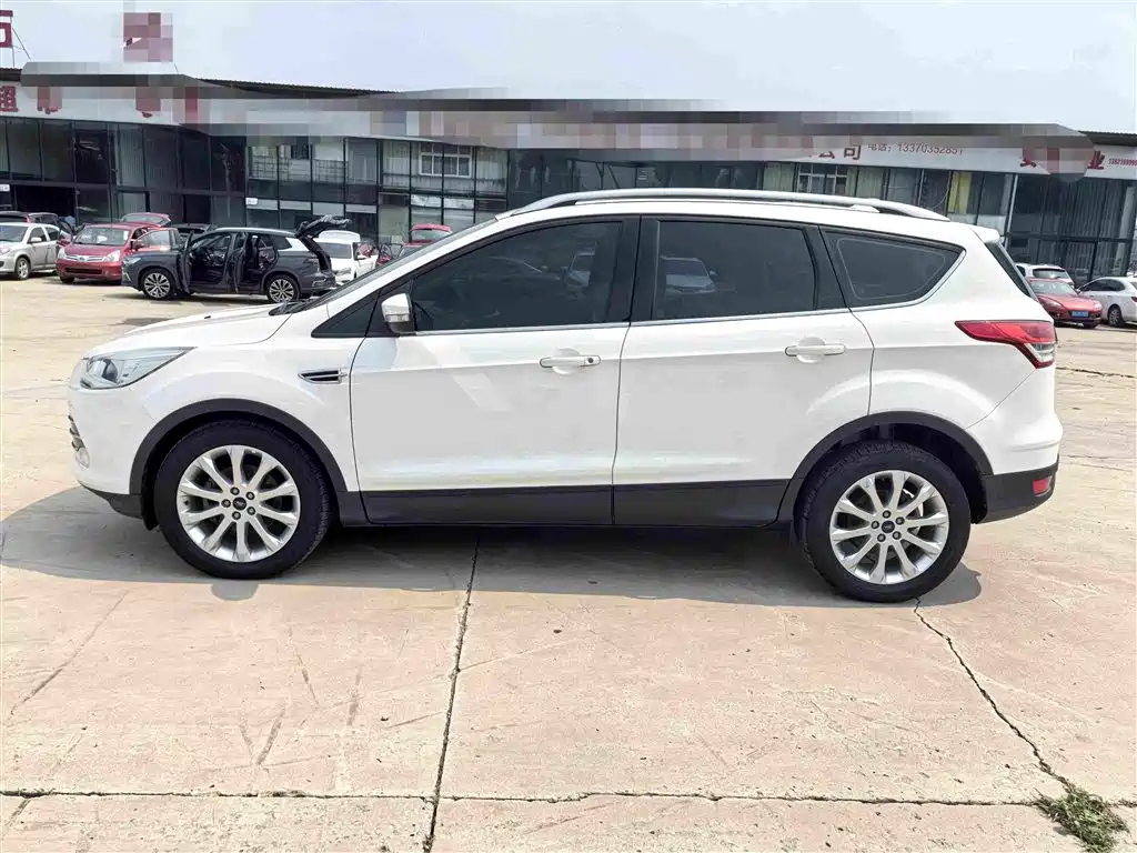 Фото 11 - Ford Kuga