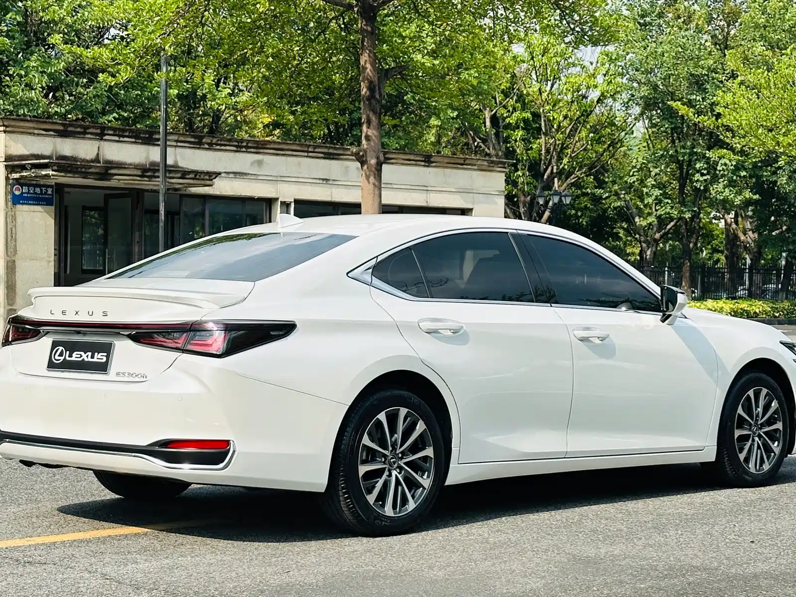 Фото 5 - Lexus ES