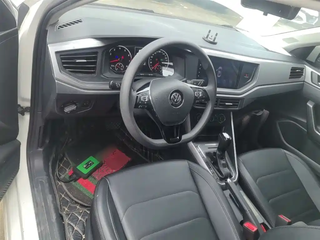 Volkswagen Polo 2019 Plus 1.5L Automatic Panorama Enjoyment Edition фото 10