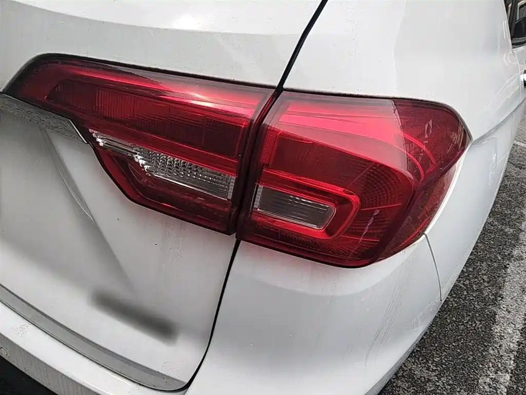 Haval M6 2017 1.5T Automatic 2WD Elite фото 8