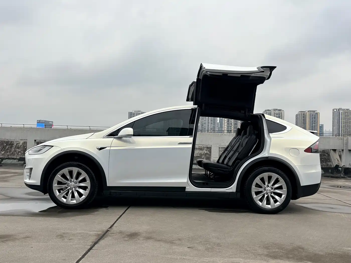 TESLA MODEL X