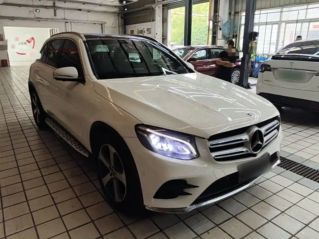 Mercedes-Benz GLC 2017 GLC 260 4MATIC Luxury фото 4