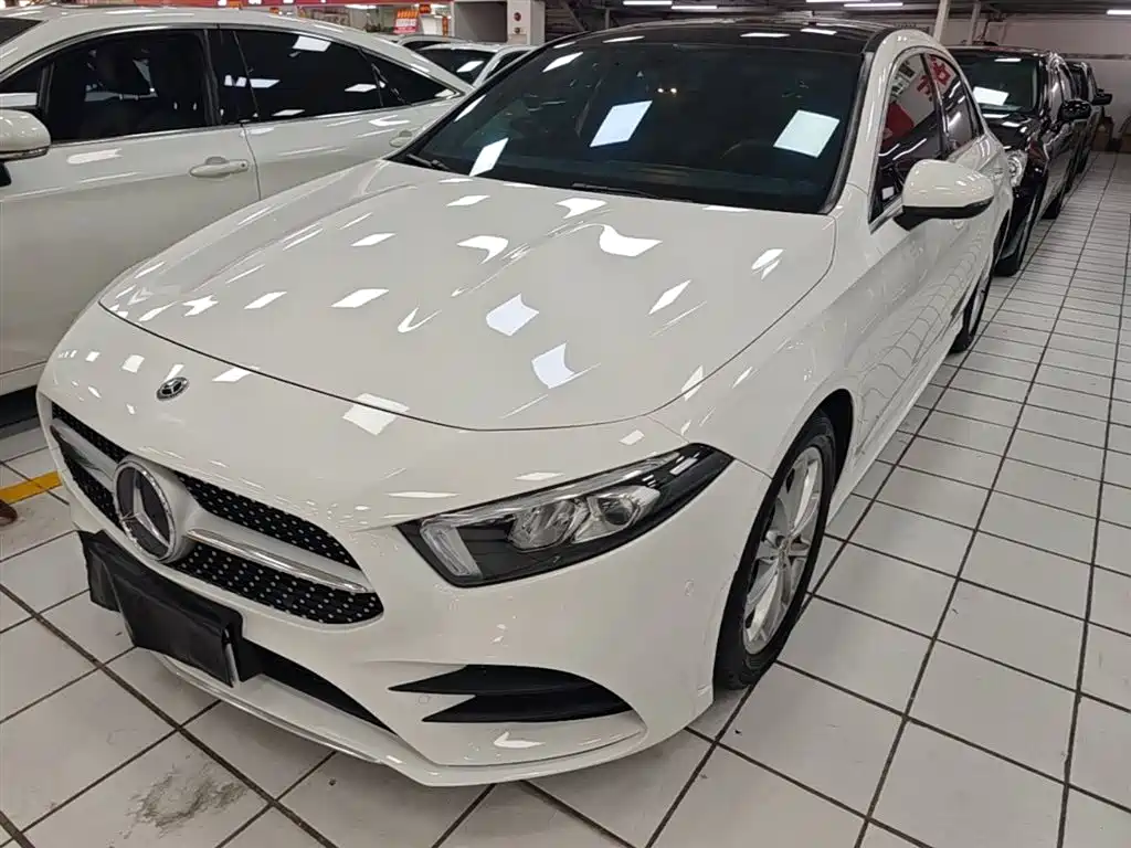 Mercedes-Benz A-Class 2019 A 200 L Sport Sedan фото 2