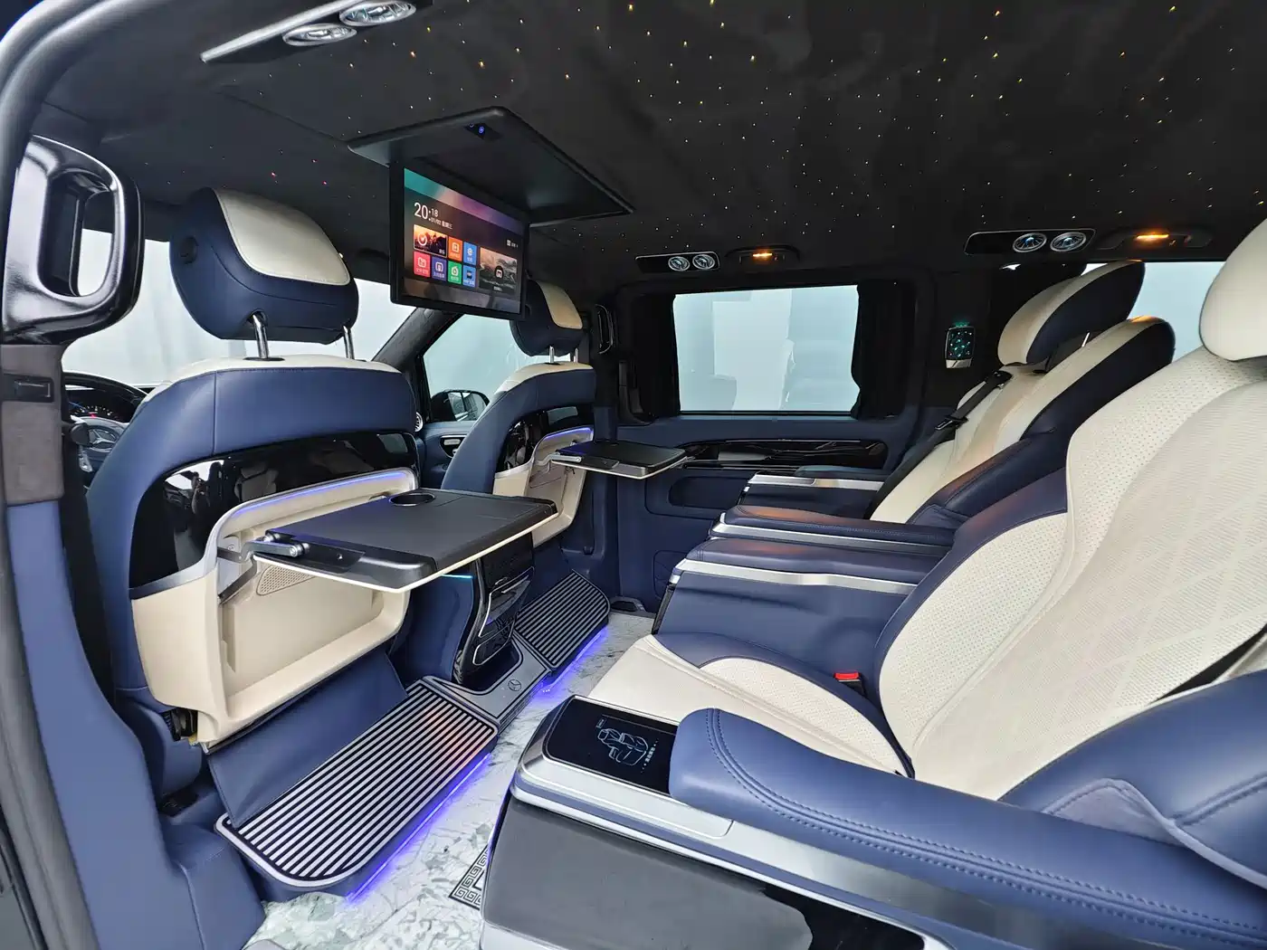 Mercedes-Benz Vito 2023 2.0T Business 7-Seater фото 11