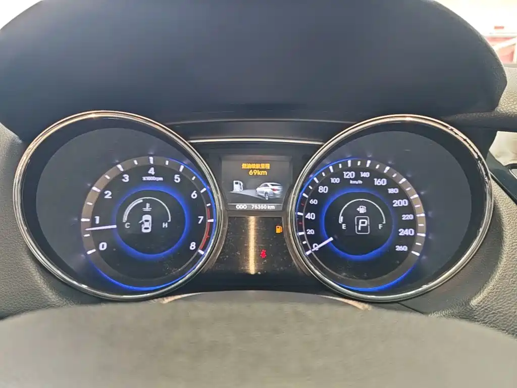 Фото 12 - Hyundai Sonata