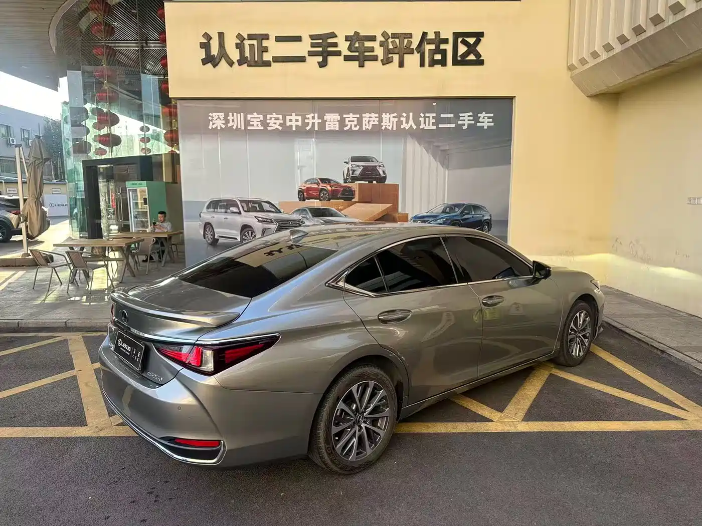 Lexus ES 2021 200 Luxury Edition фото 28