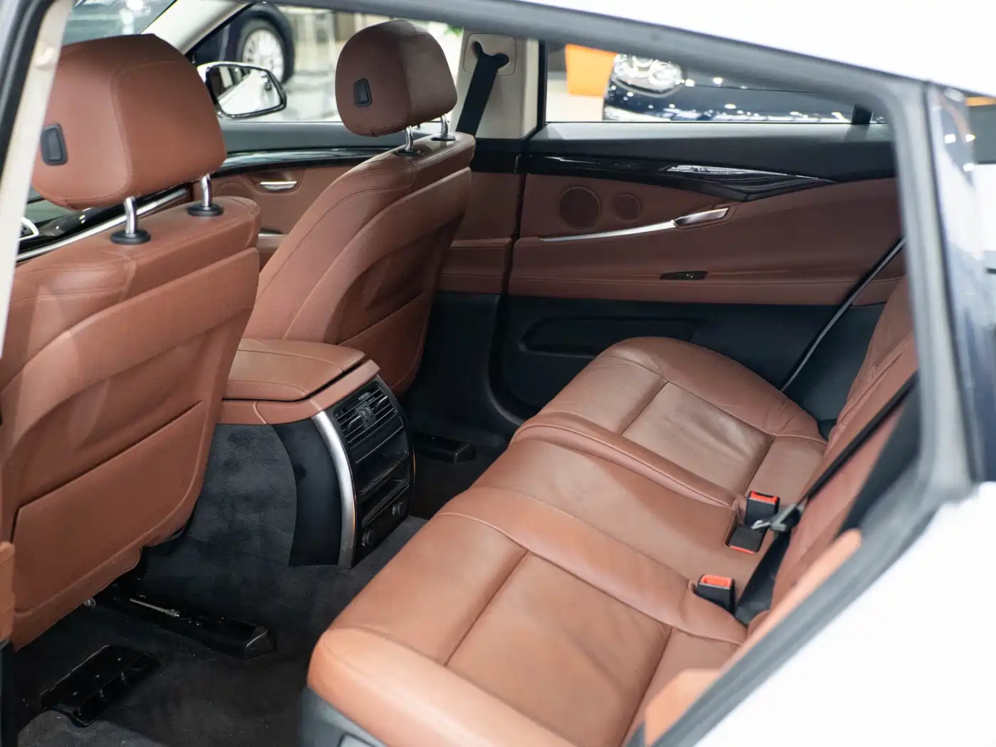 BMW 5 Series GT 2014 528i Leading фото 20
