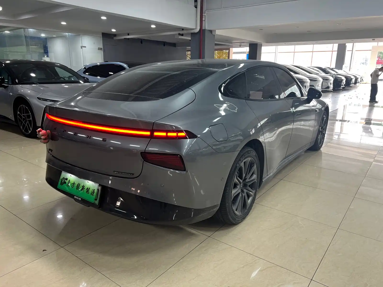Фото 8 - XPeng P7