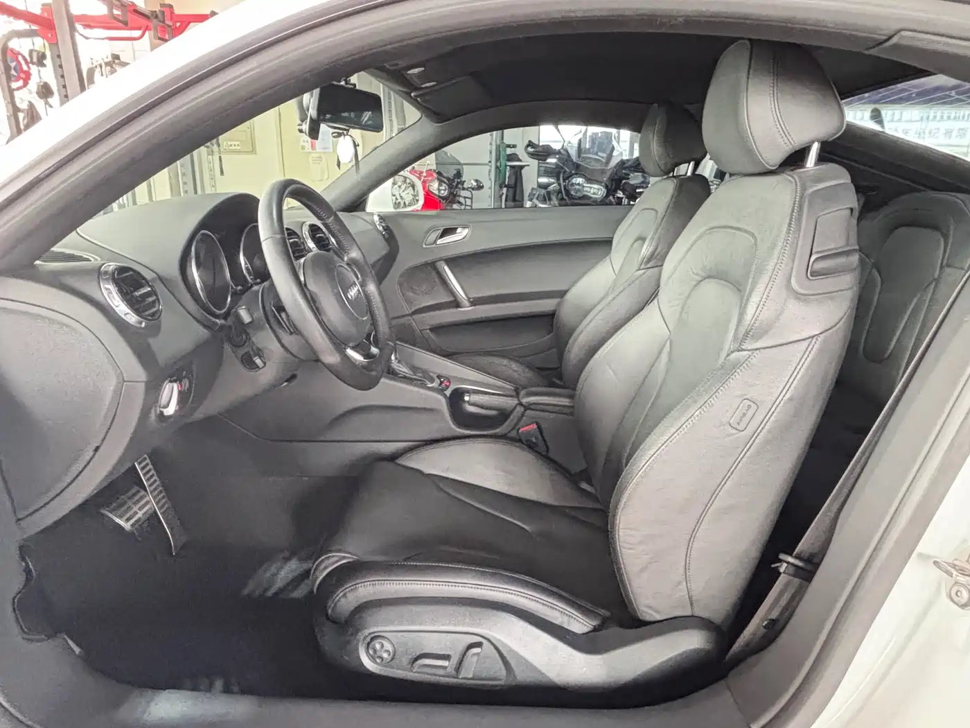 Audi TT 2011 TT Coupe 2.0TFSI фото 15