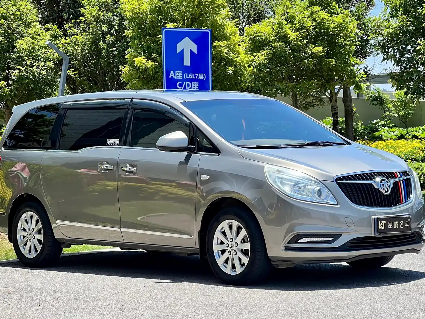 Buick GL8 2017 25S Luxury China V фото 3
