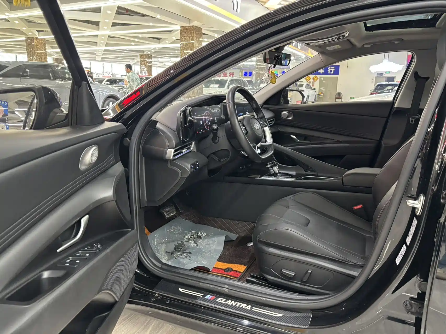 Фото 7 - Hyundai Elantra