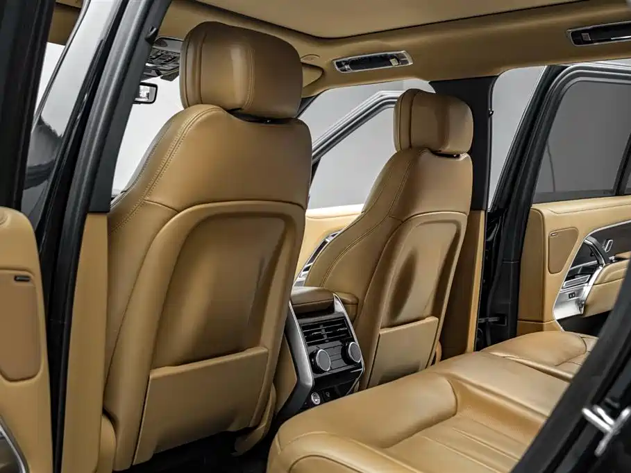 Land Rover Range Rover 2023 3.0 L6 360PS Golden Age Edition фото 15