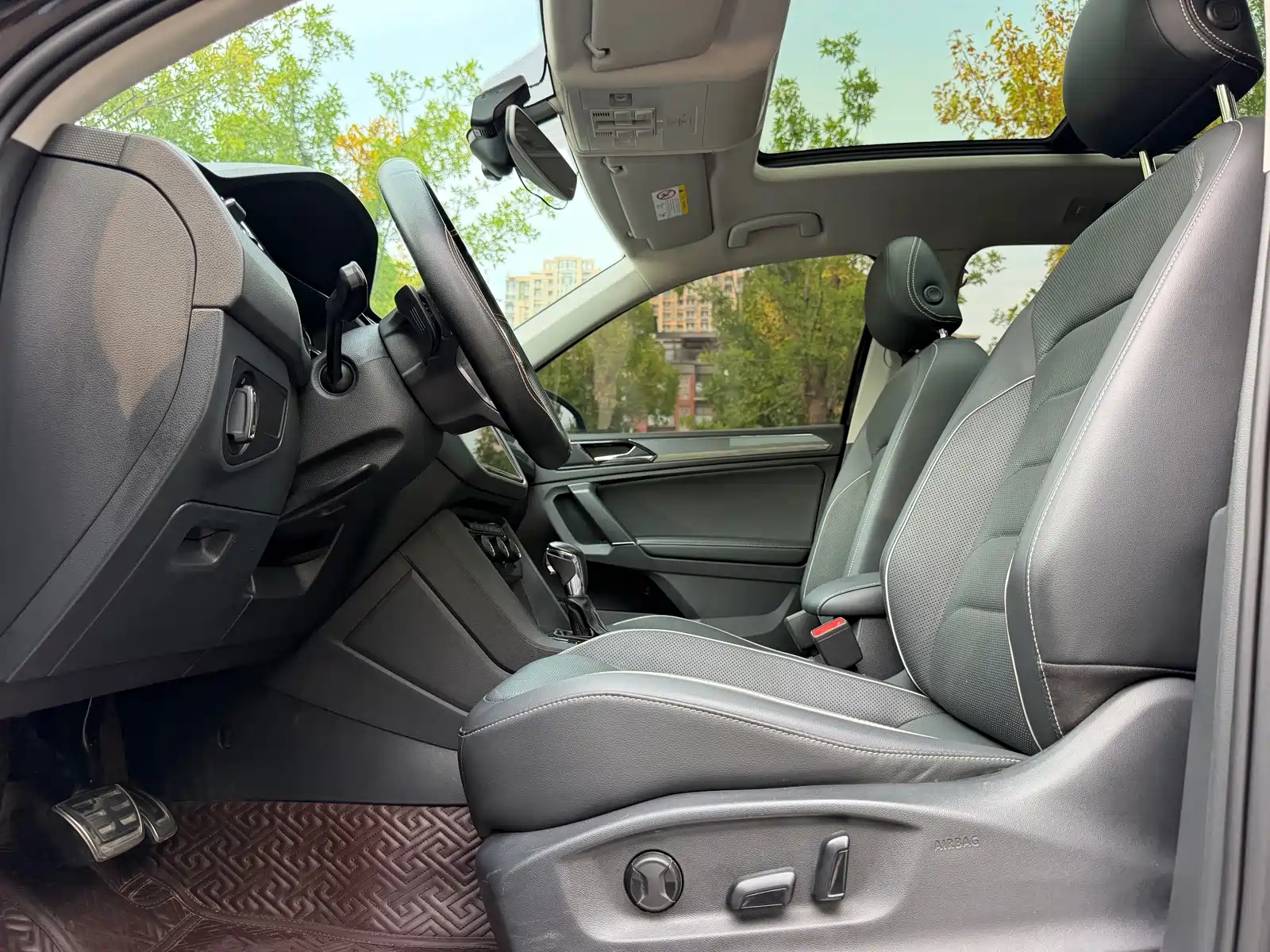 Фото 7 - Volkswagen Tiguan L