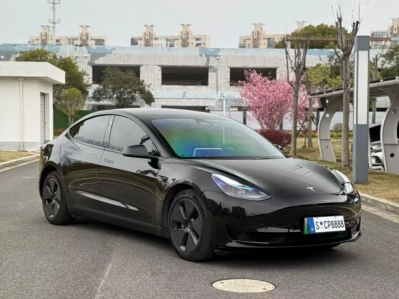 TESLA MODEL 3
