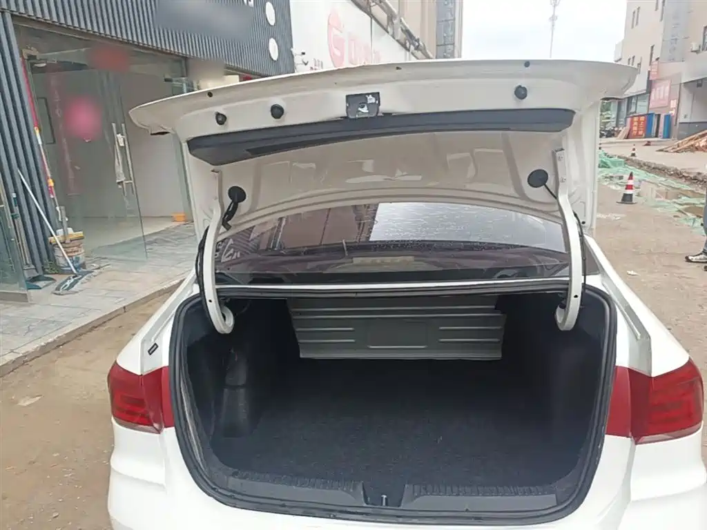 Volkswagen Santana 2016 1.6L Manual Trend Edition фото 19