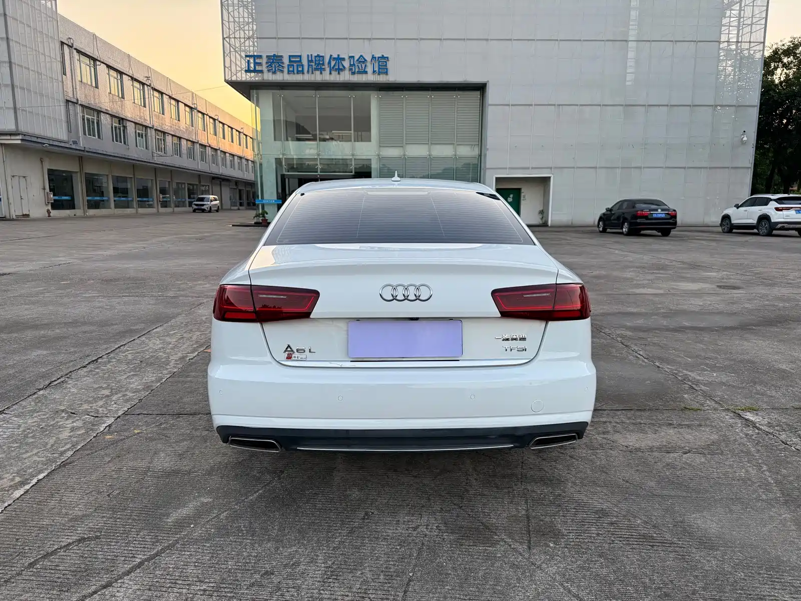 Фото 5 - Audi A6L