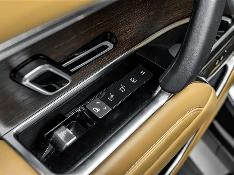 Land Rover Range Rover 2023 3.0 L6 360PS Golden Age Edition фото 16