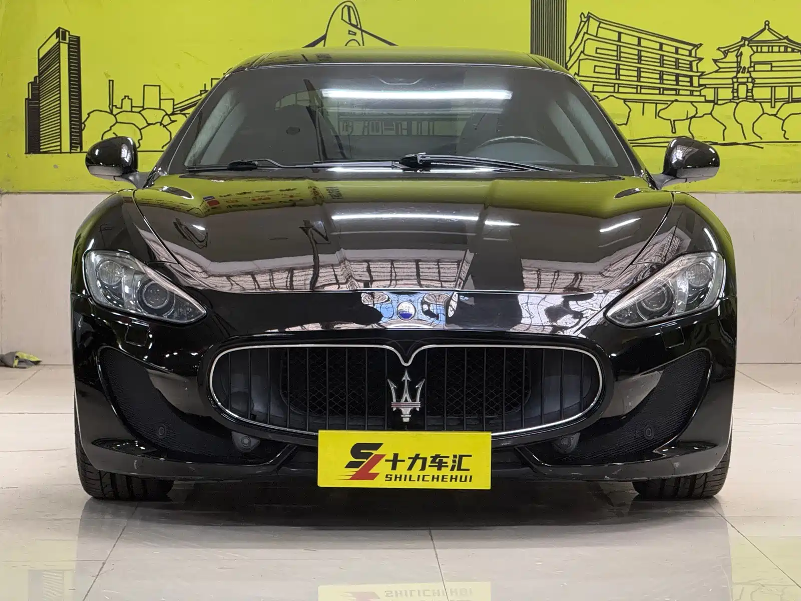 Photo 2 - Maserati GranTurismo