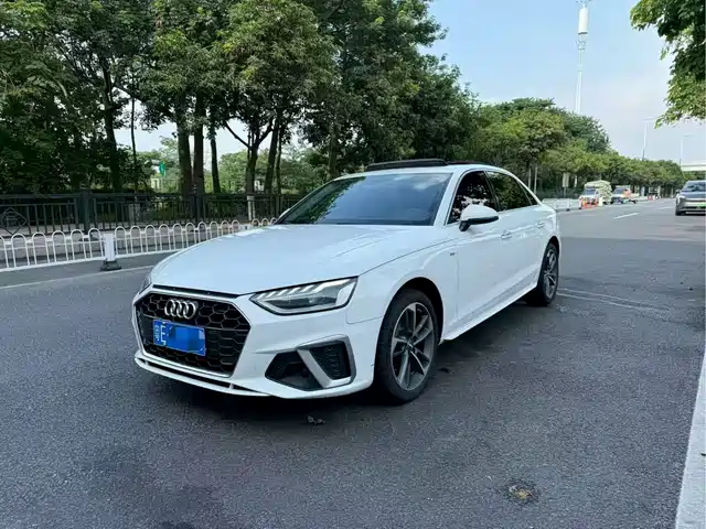 Audi A4L 40 TFSI, Люкс Драйв