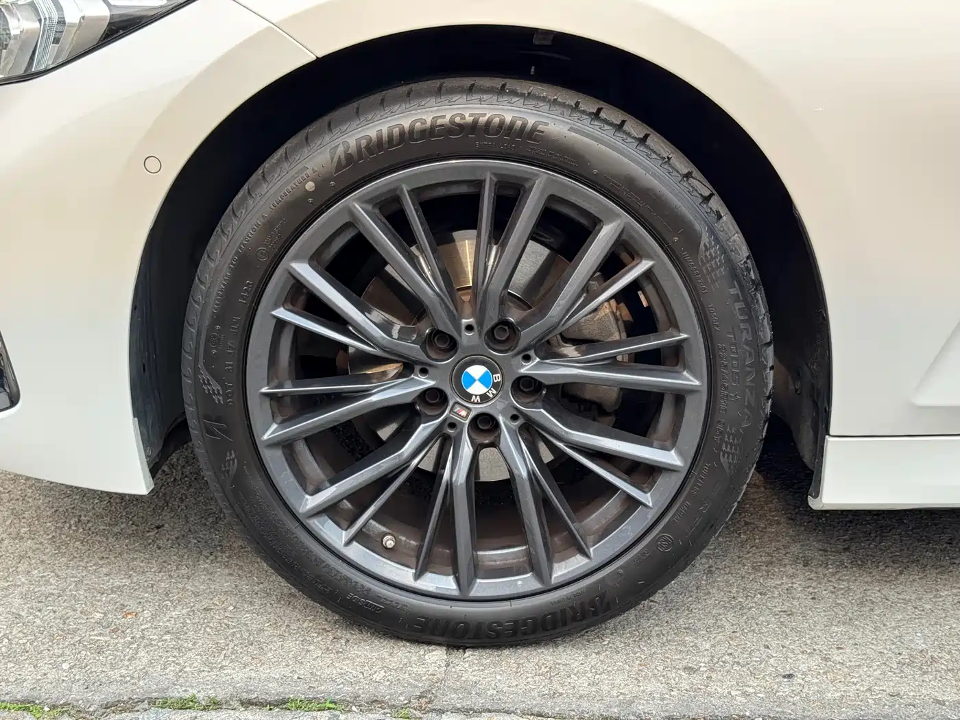 BMW 3 Series 2023 325Li M Sport Black Night Package фото 5