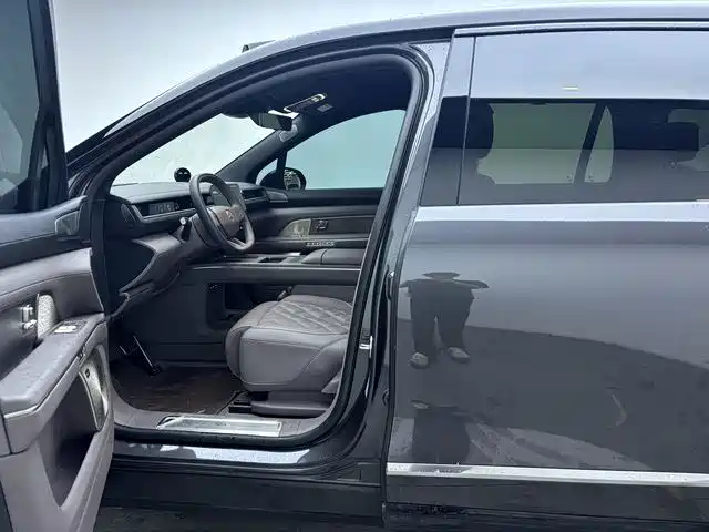 NIO ES8 2026 2025 Model 6-Seat Executive Luxury Edition