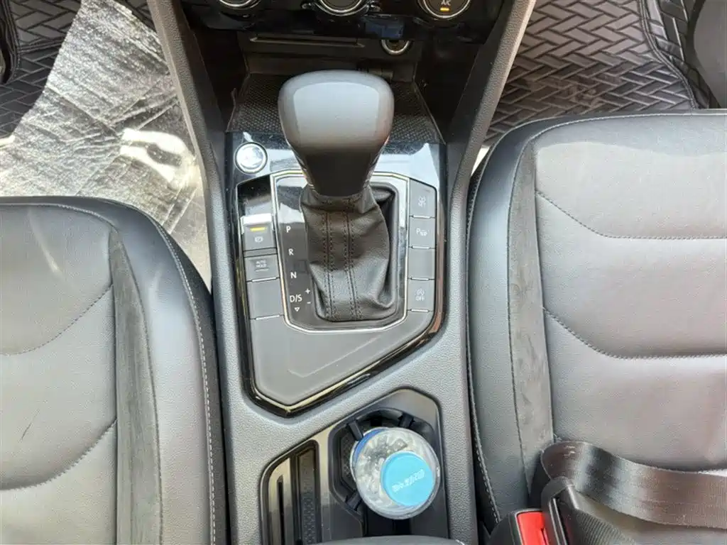 Volkswagen Tiguan L 2021 330TSI Automatic 2WD R-Line Premium фото 17