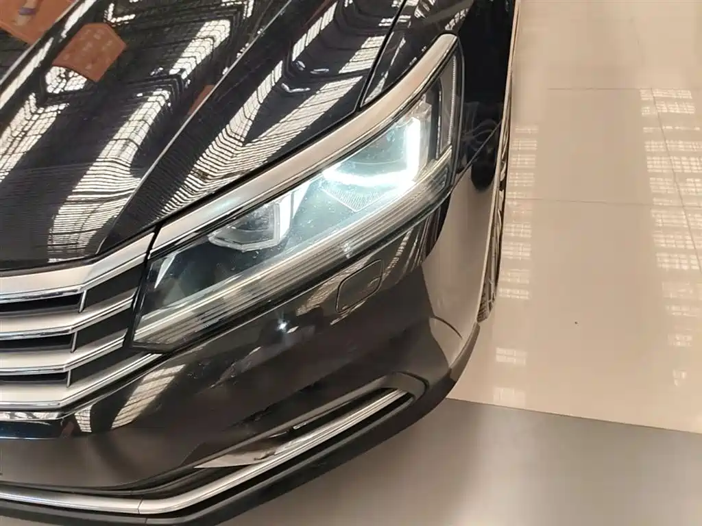 Volkswagen Passat 2016 330TSI DSG Executive Edition фото 24