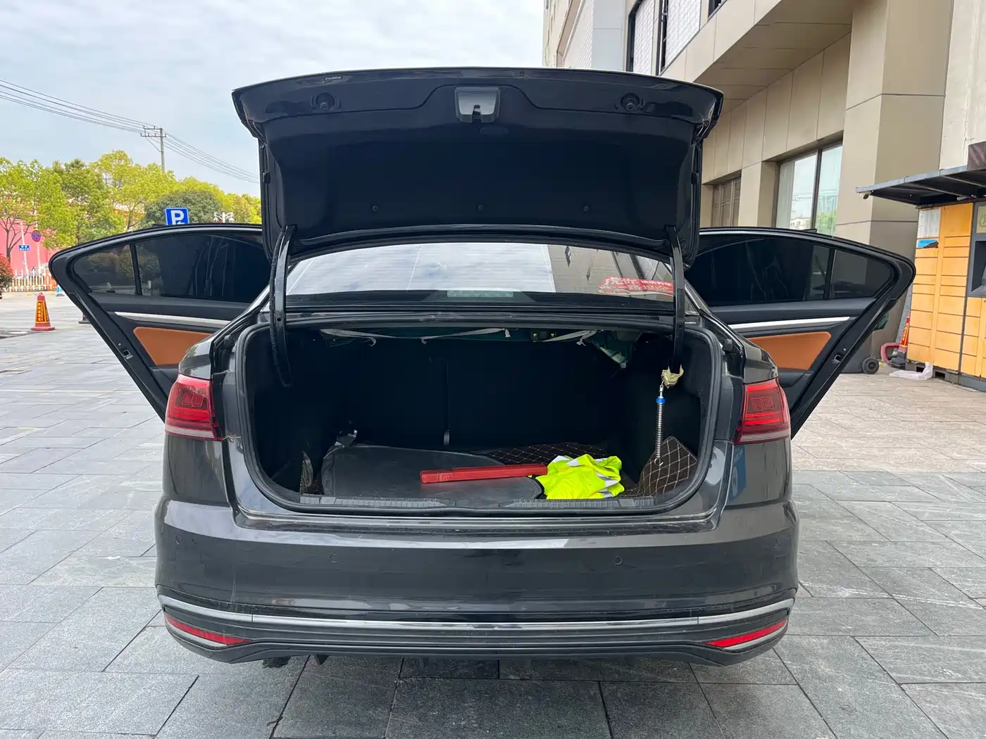 VOLKSWAGEN BORA