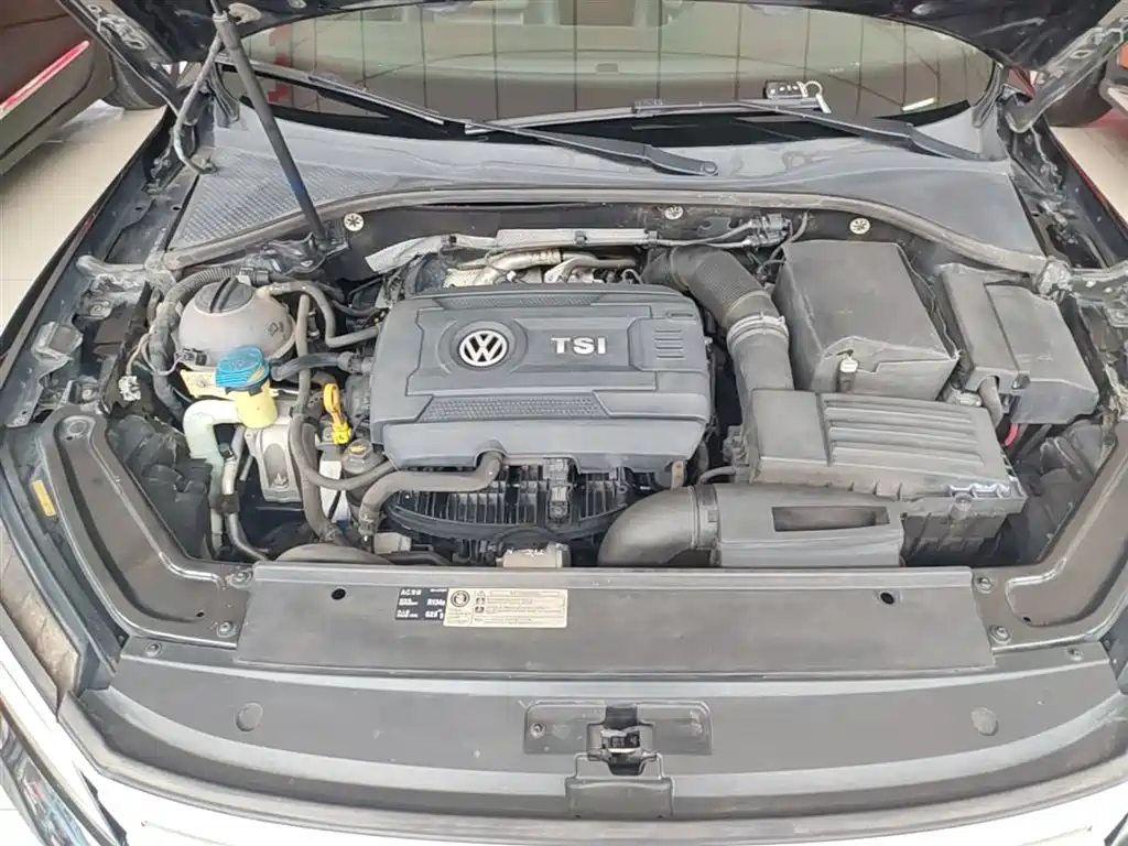 Volkswagen Passat 2017 330TSI DSG Luxury фото 20
