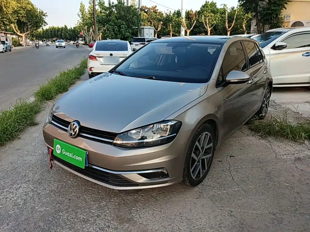 Фото 2 - Volkswagen Golf
