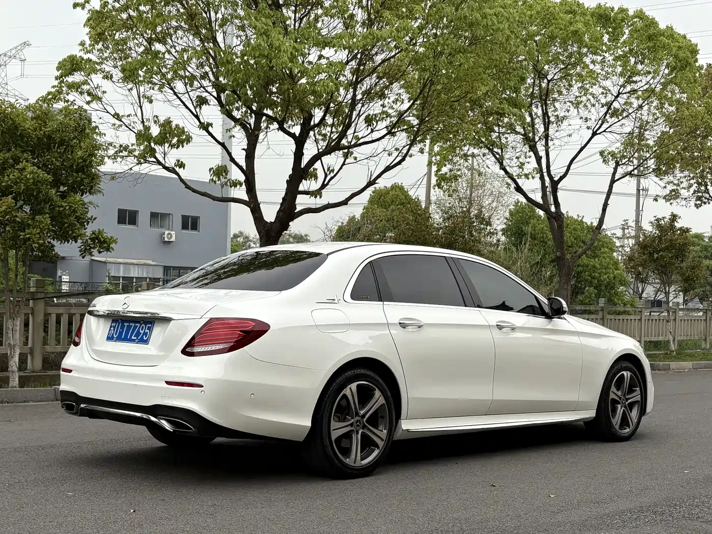 Mercedes-Benz E-Class 2016 E 200 L Sport Type фото 9