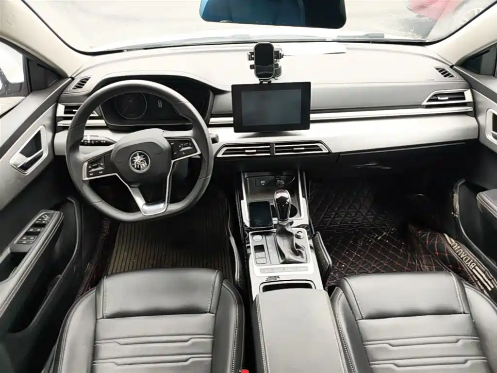 BYD Qin 2019 1.5L Automatic Luxury Edition фото 10