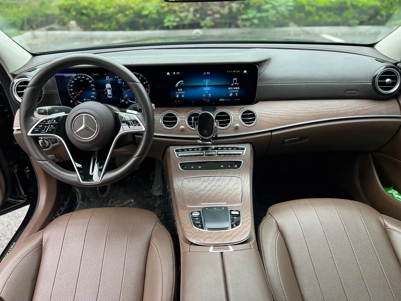 Фото 9 - Mercedes-Benz E-Class