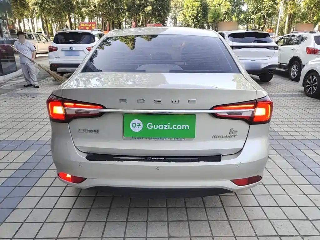 Фото 6 - Roewe i5