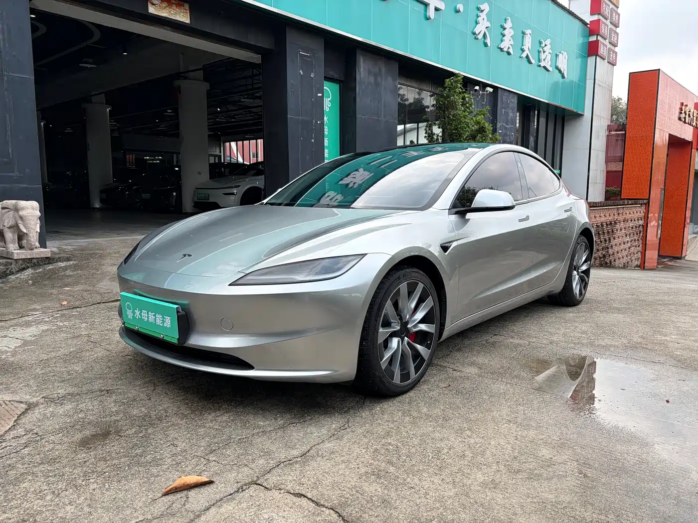 TESLA MODEL 3
